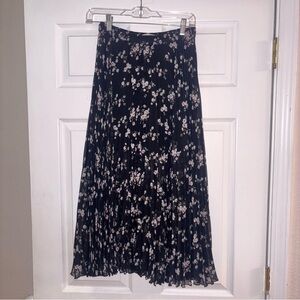 Abercrombie & Fitch Pleated Maxi Skirt